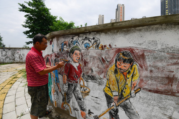 武汉民间网红“壁画师”再出新作两大系列墙绘画卷讲述武汉故事致敬建党百年