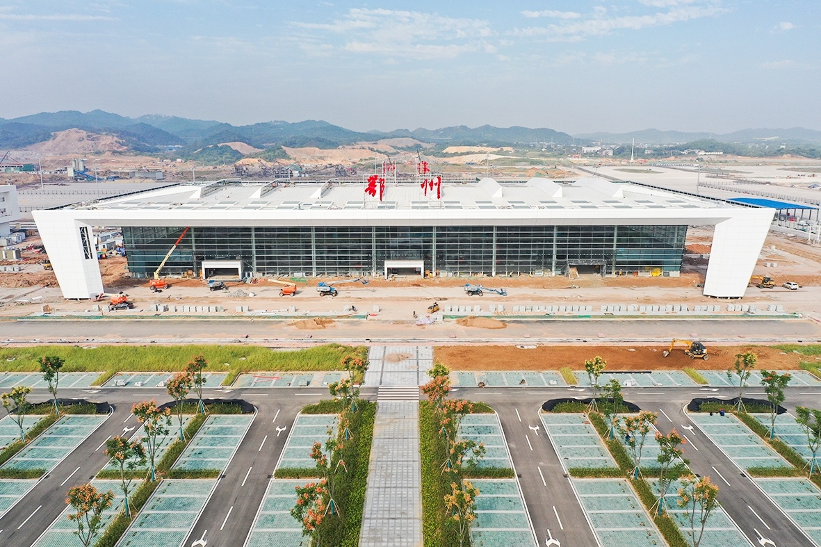 鄂州机场已铺设全覆盖智能跑道