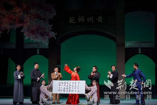 黄冈师范学院《霜天红烛》亮相第九届中国（安庆）黄梅戏艺术节