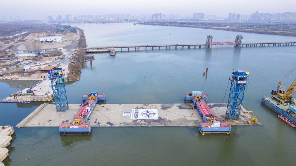千里漢江“第一沉管隧道”東汊水域實現貫通
