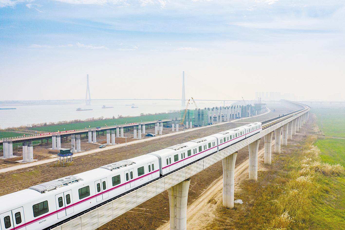 武漢最美地鐵開通在即