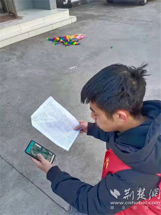 周维舟工作中.jpg
