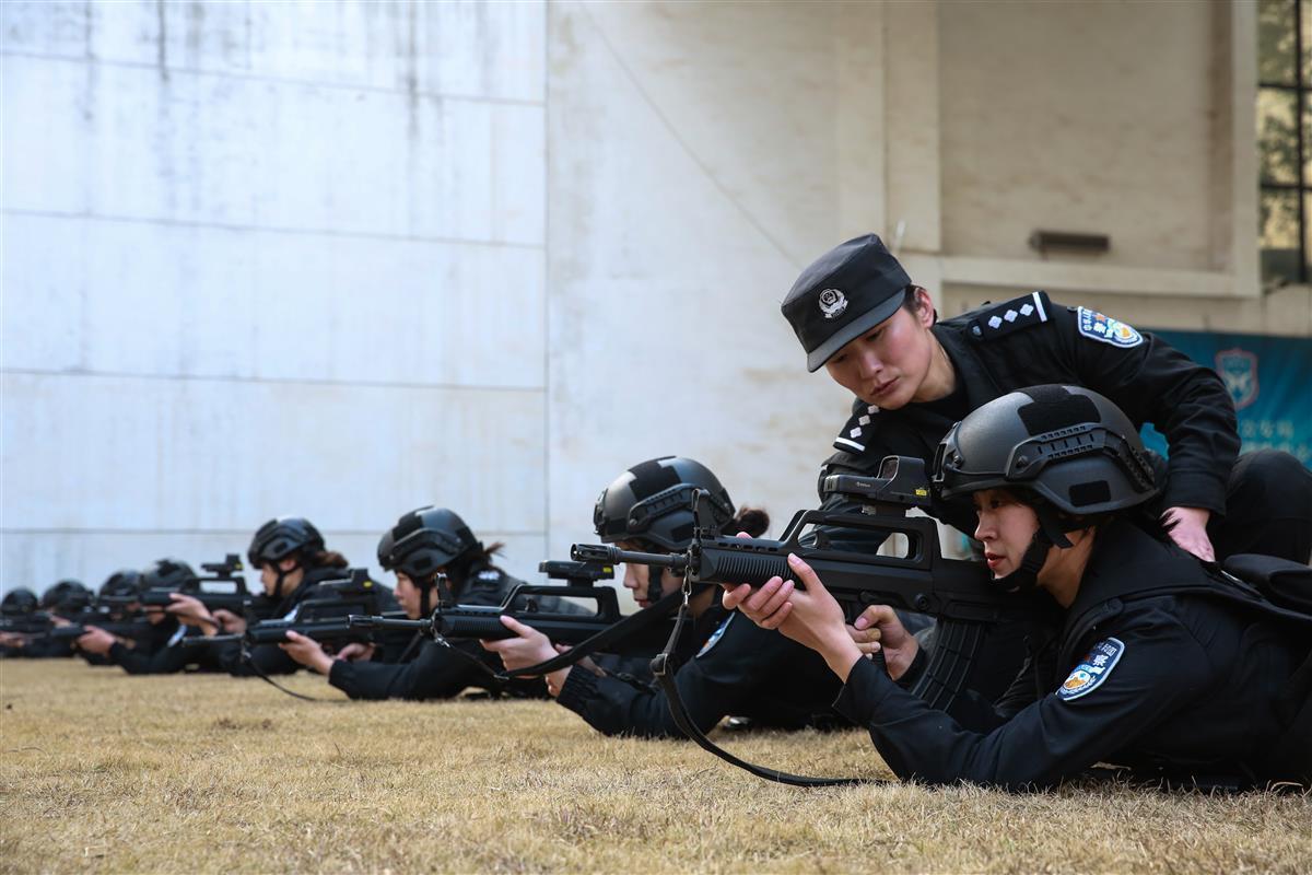 探营全国第一支女子特警大队