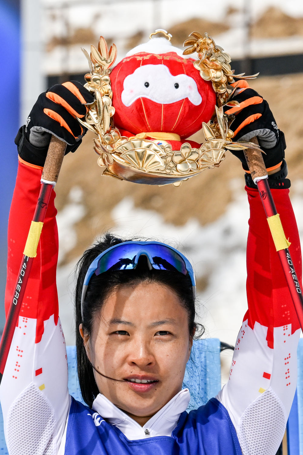 容融”在延庆国家高山滑雪中心滑雪（3月10日摄）。新华社记者 张晨霖 摄