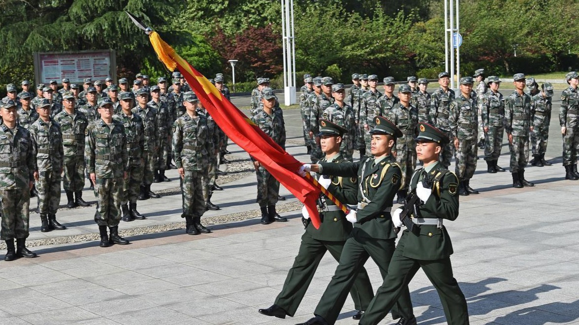 湖北省軍區舉行文職人員宣誓儀式