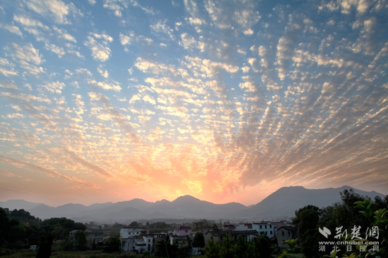 山村霞光  宫少华.JPG