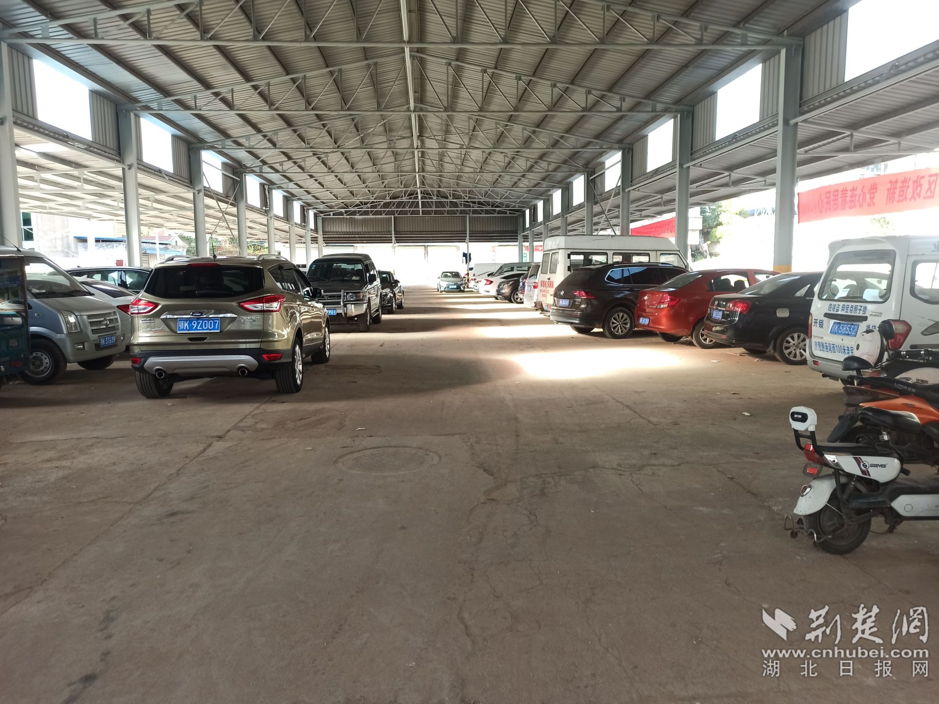 中山社区新建的停车场.jpg.jpg