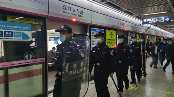 清明小長假武漢地鐵警方全時段見警