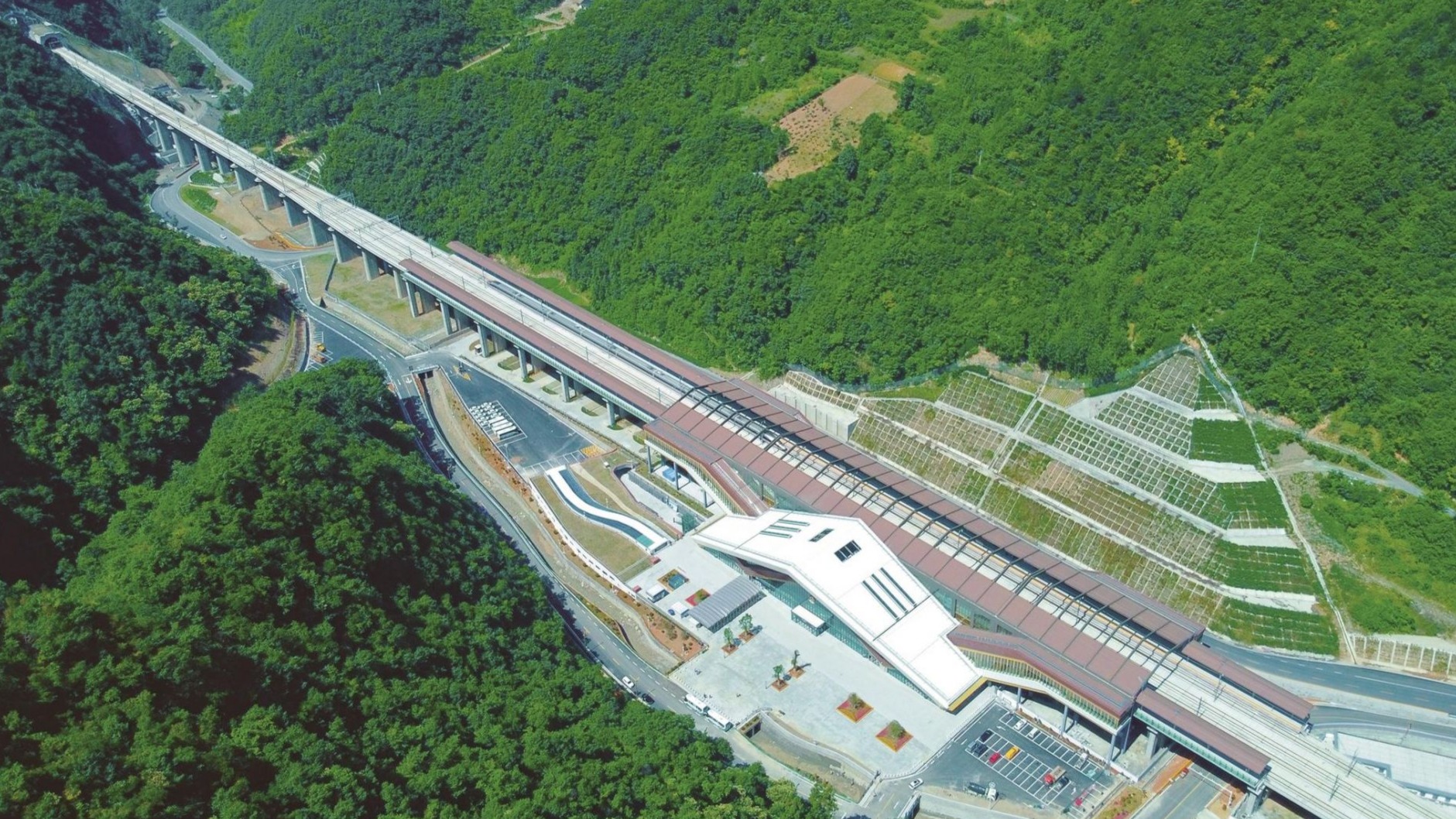 鄭渝高鐵全線通車在即 武漢至神農架只需2個多小時