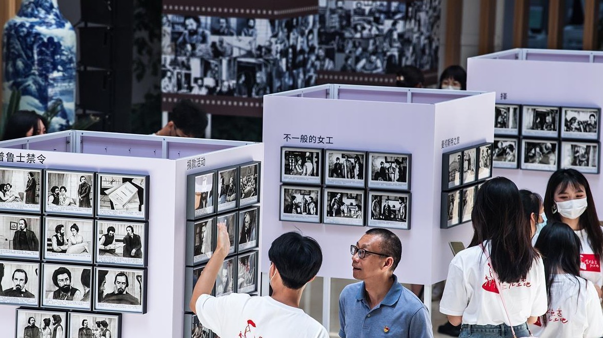 “艺馨向党·画说马克思”展览在武汉开展