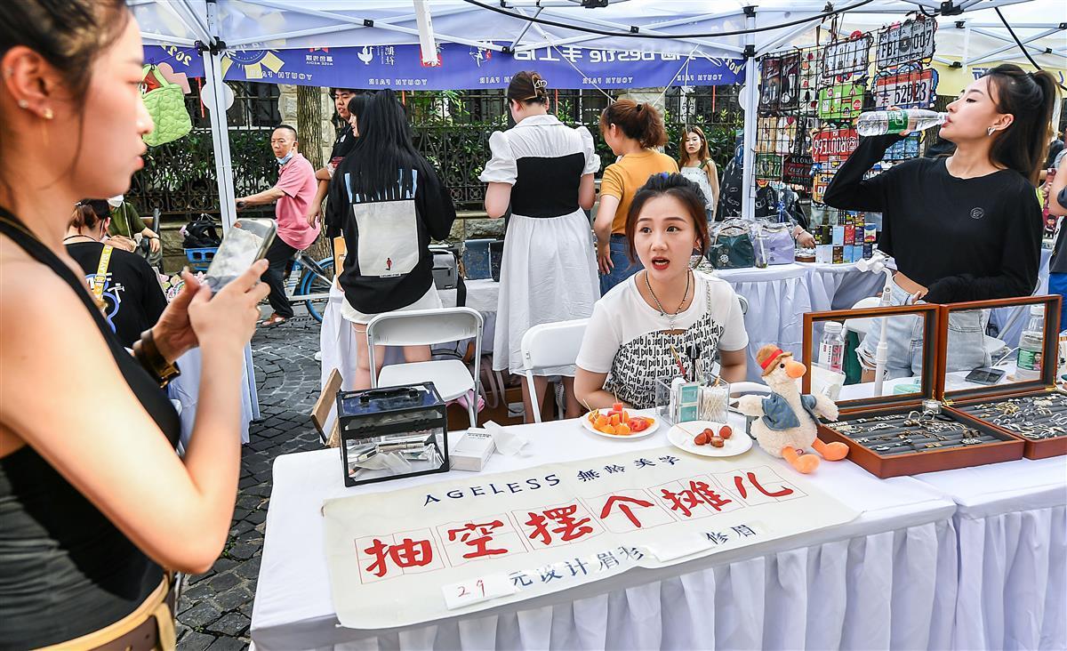武漢“青春市集”受年輕人熱捧