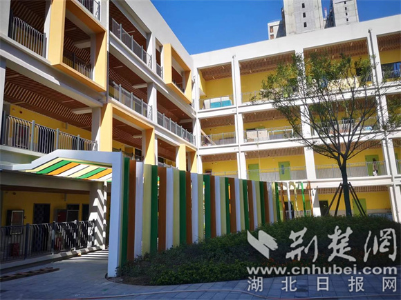 华中师范大学附属万科金色城市小学北校区.jpg