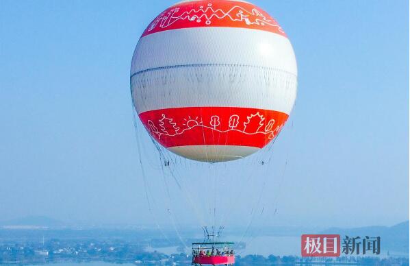 東湖氦氣球成為暑期網紅打卡項目