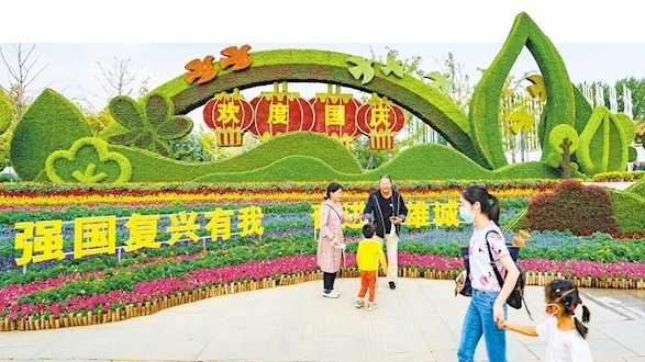 武汉36组绿雕喜迎国庆