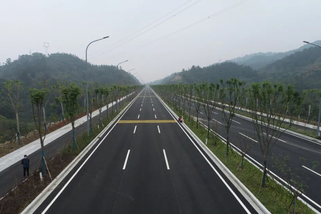 雙向六車道！十堰這條路年底前全線竣工