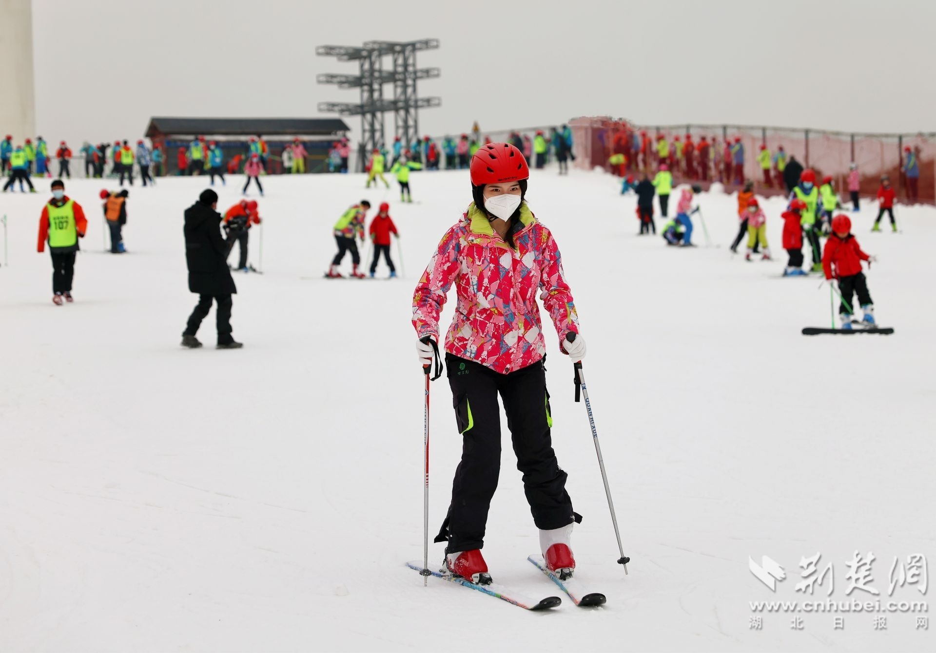 谈球吧体育宜昌百里荒滑雪场今日开板迎接新雪季(图3)