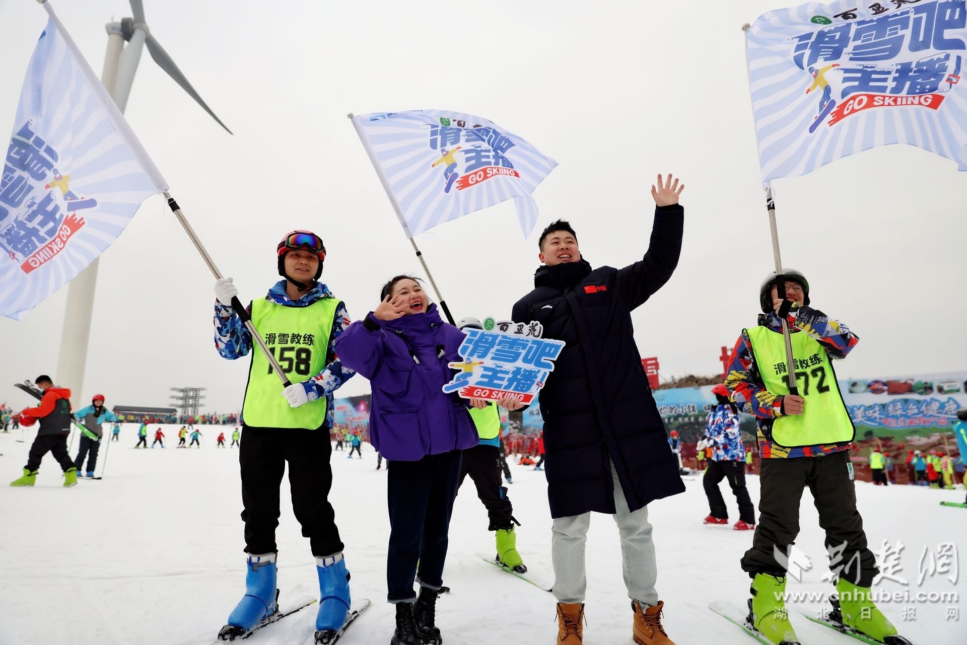 谈球吧体育宜昌百里荒滑雪场今日开板迎接新雪季(图2)