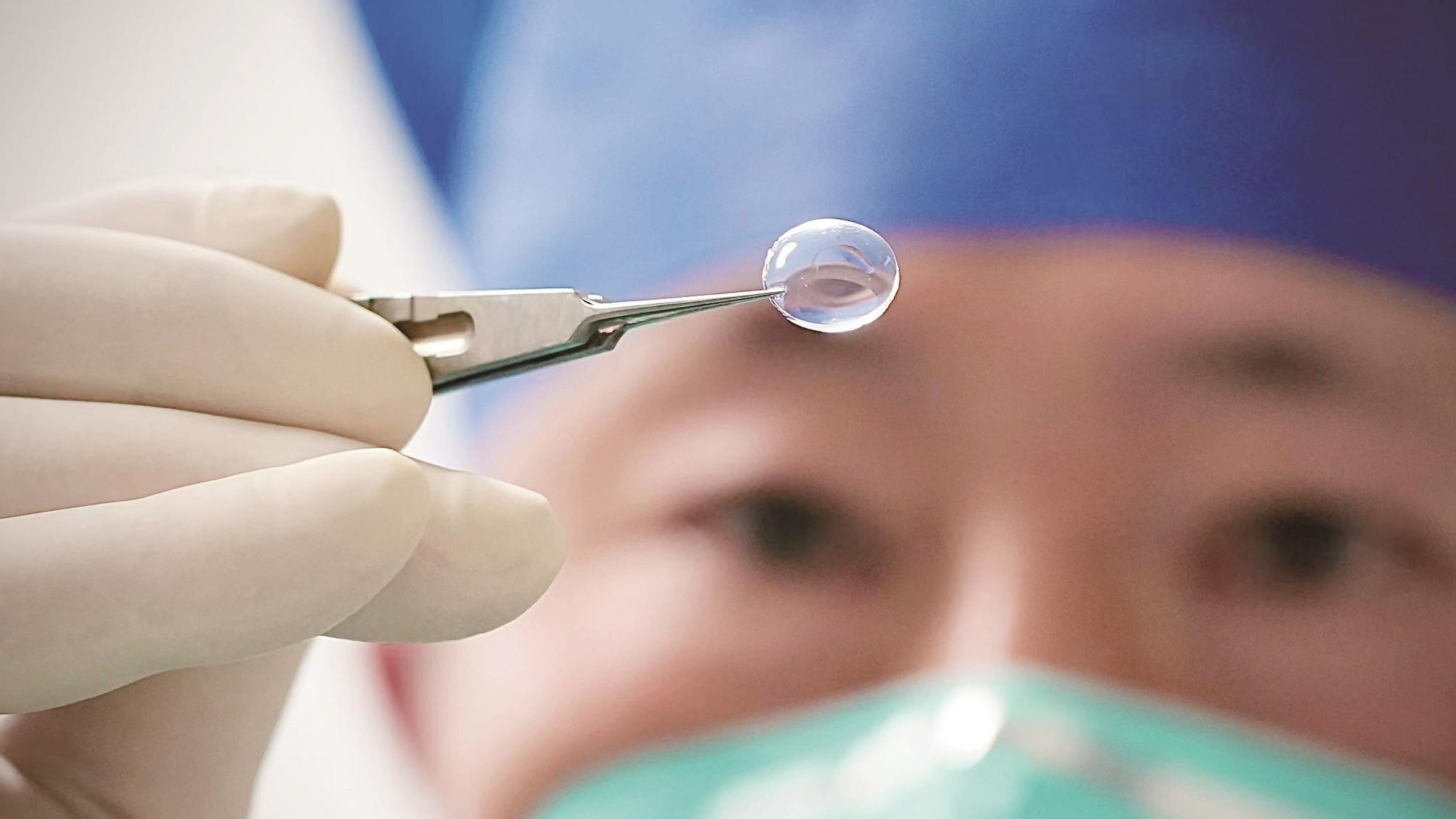 我国首例人工合成角膜移植手术在武汉完成