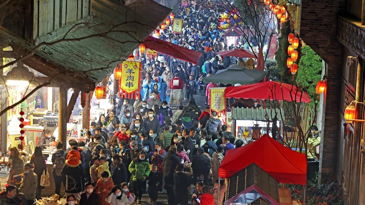 武漢元宵廟會人氣旺 激發夜間消費活力