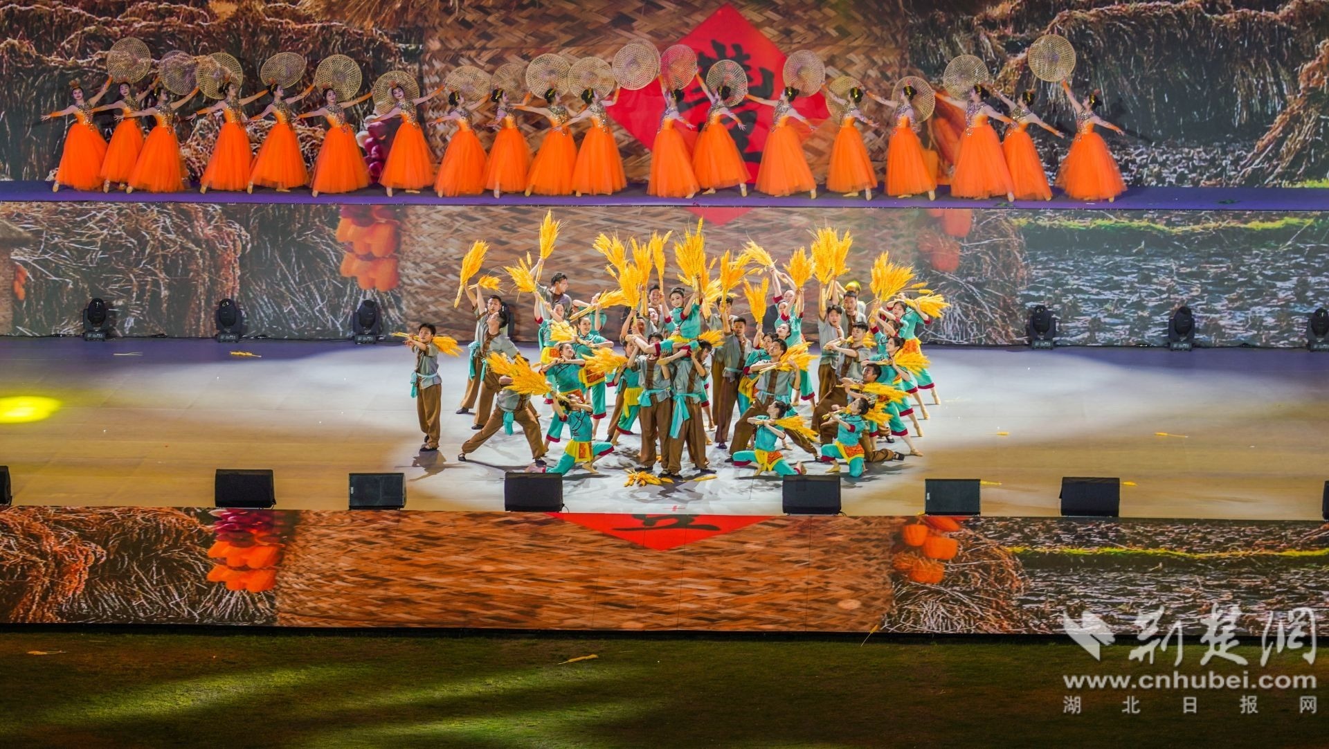 歌舞：《金色草帽》。唐姝亚 摄.jpg.jpg