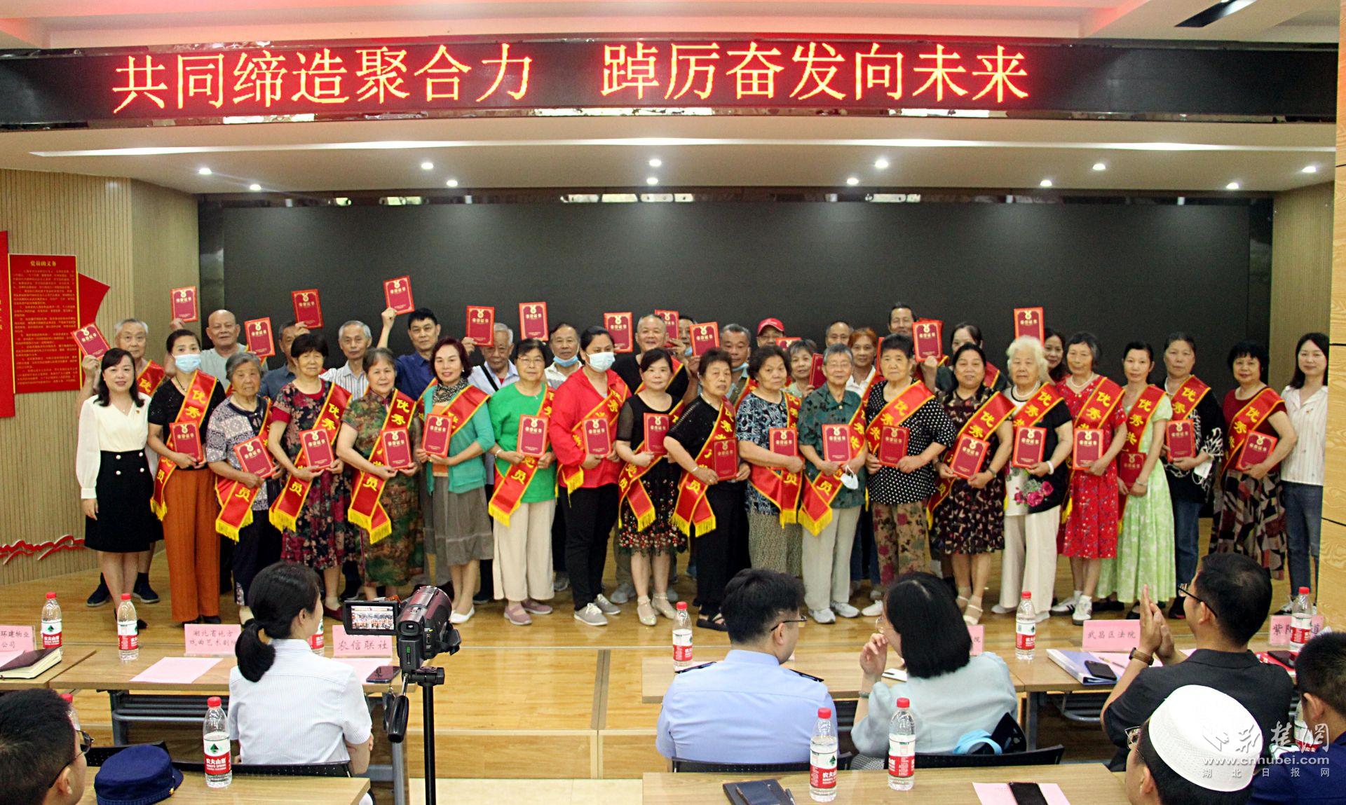 表彰优秀共产党员.jpg.jpg
