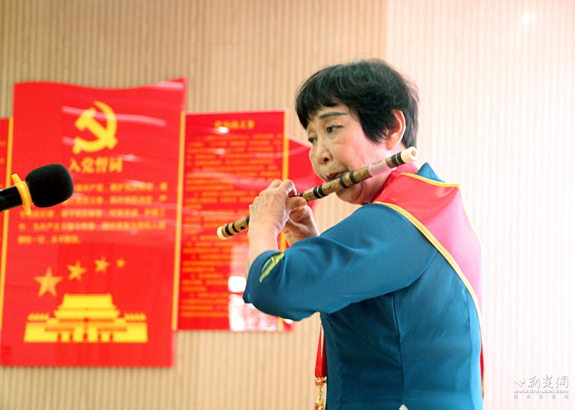 笛子独奏《山丹丹开花红艳艳》.jpg.jpg