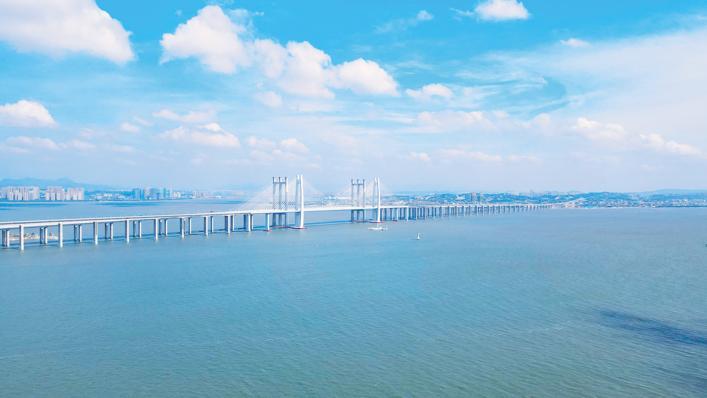 全国首条跨海高铁镌刻“湖北烙印”