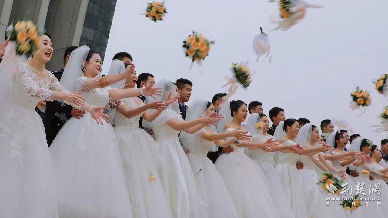 武漢36對警營新人舉辦集體婚禮