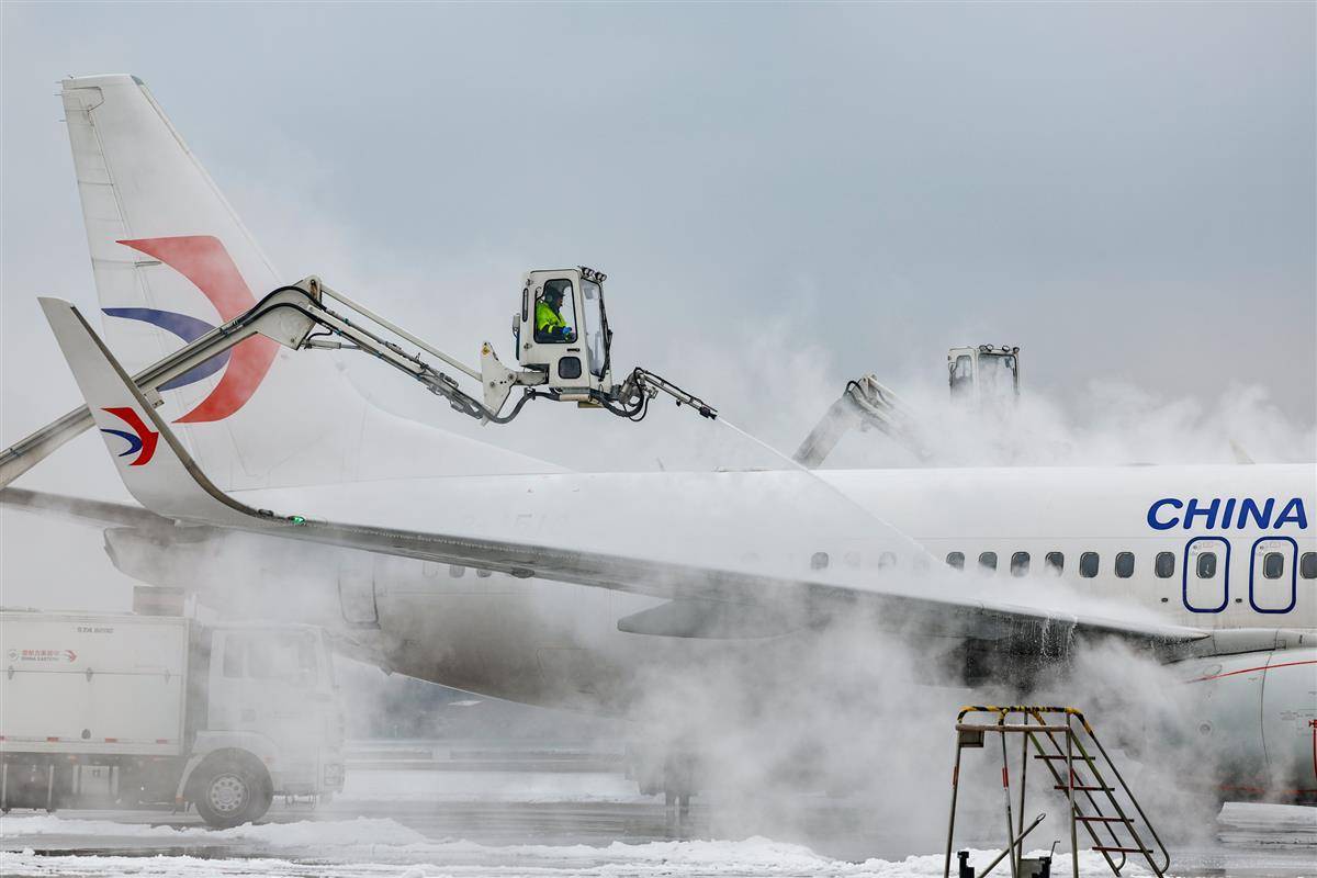 飞机除冰保障旅客出行