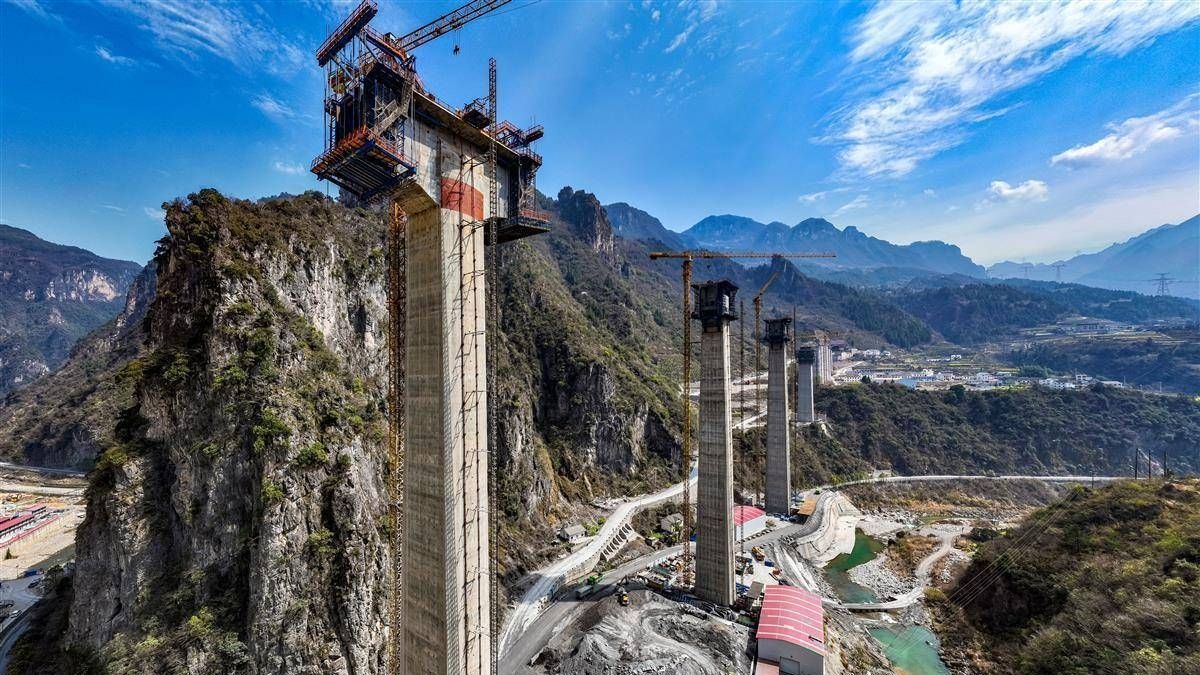 137米！湖北大桥创中国在建高铁桥墩高度之最