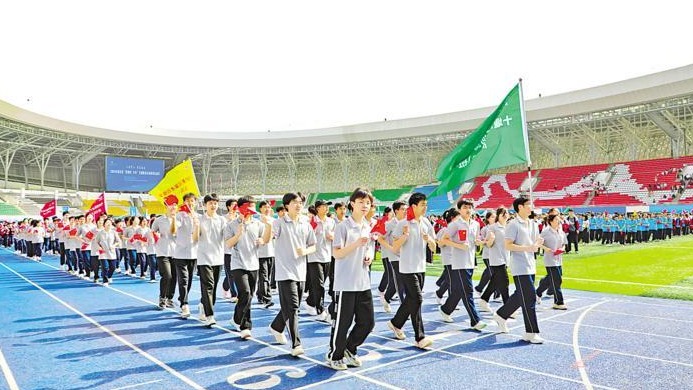  Teenagers running in Yunxi