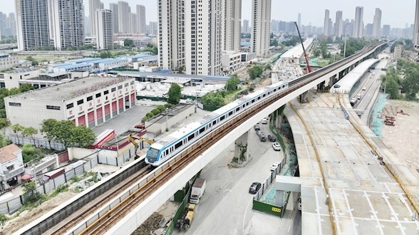 武汉南泥湾大道改造高架主线桥贯通