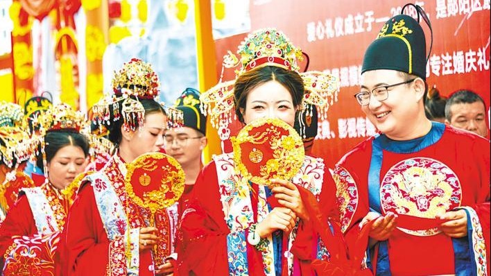  520 Collective certification activities held in many places of Hubei on wedding peak days