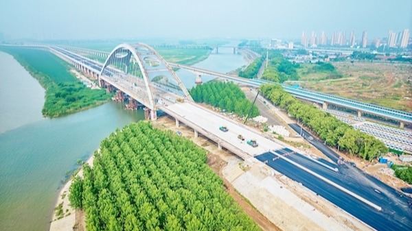 武汉左岸大道长河段全线贯通