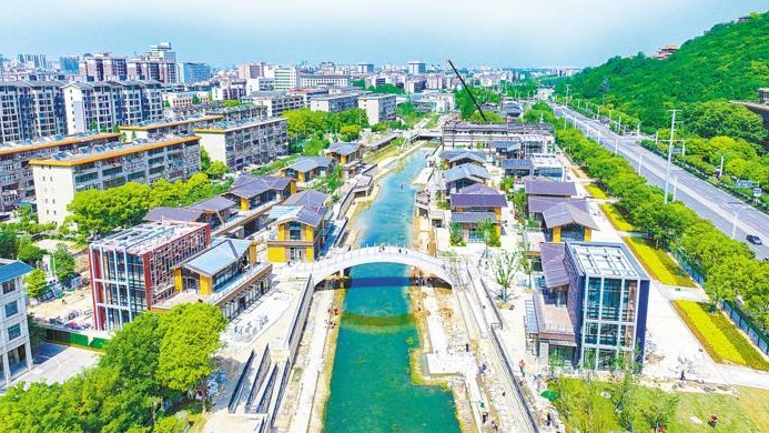  The main body of the first waterfront commercial street in Xiangyang was completed