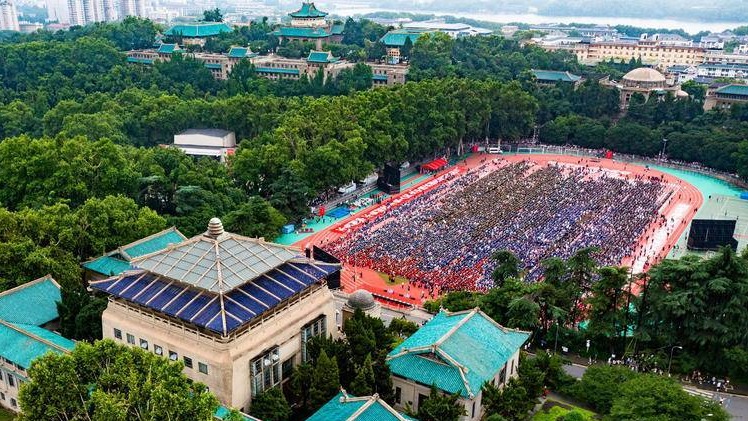 武汉大学2024年毕业典礼隆重举行