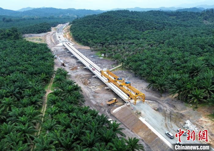 优发国际|玛雅论坛最新|马东铁三分部正线工程T梁架设完成 A、B段实现主线贯通