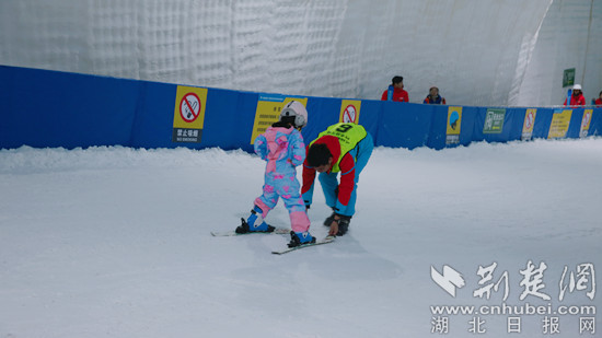 滑雪场是会呼吸的洞？国内首个洞穴滑雪场在湖北远安正式营业
