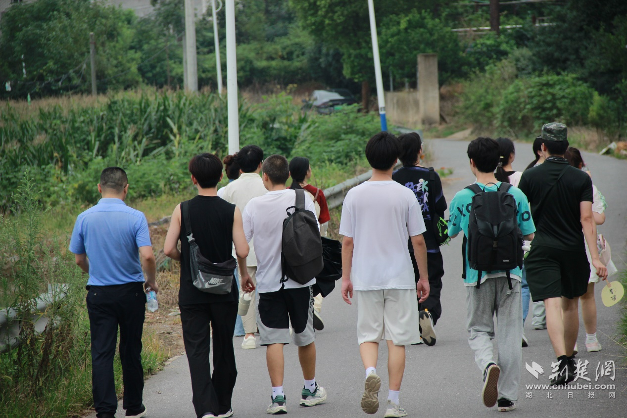 365体育（bet）：主打因地制宜轻工大建筑学子为废弃建筑设计“新衣”(图2)