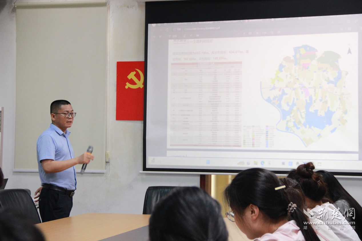 365体育（bet）：主打因地制宜轻工大建筑学子为废弃建筑设计“新衣”(图1)
