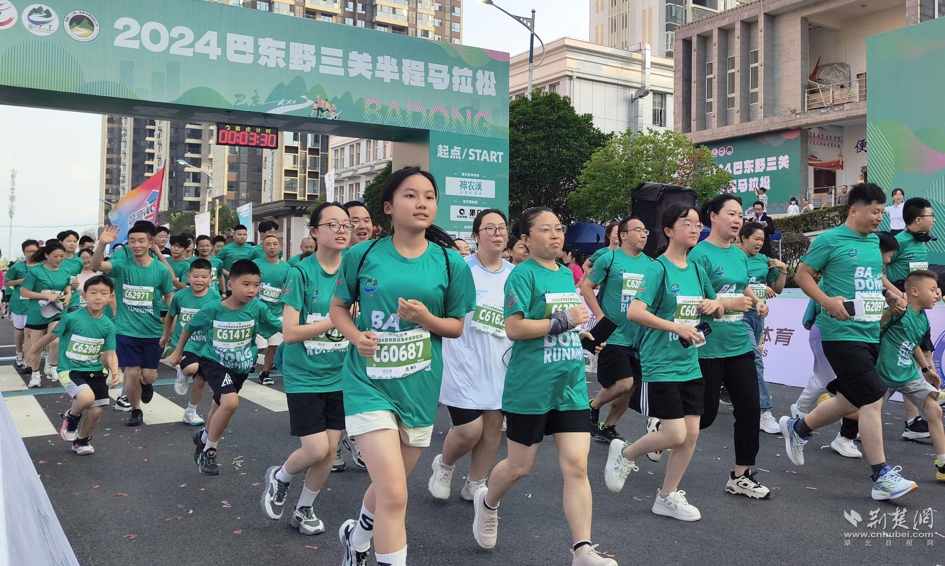 欢乐跑 高小燕摄.jpg.jpg