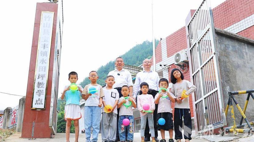 大山深处的教学点，他独自坚守46年，育人三代