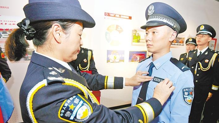 公安英模之子重啟父親生前警號