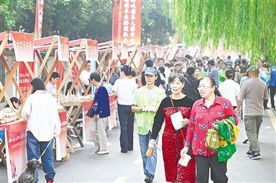 “荆”彩重阳见证银龄幸福生活