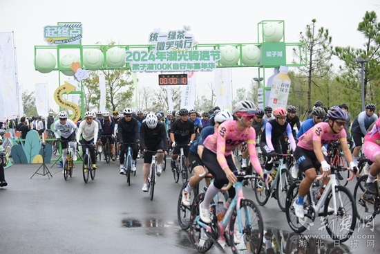 全国各地1000余名骑行爱好者追逐百里梁子湖