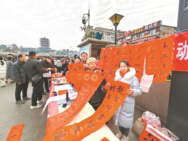 黄鹤楼前年味浓