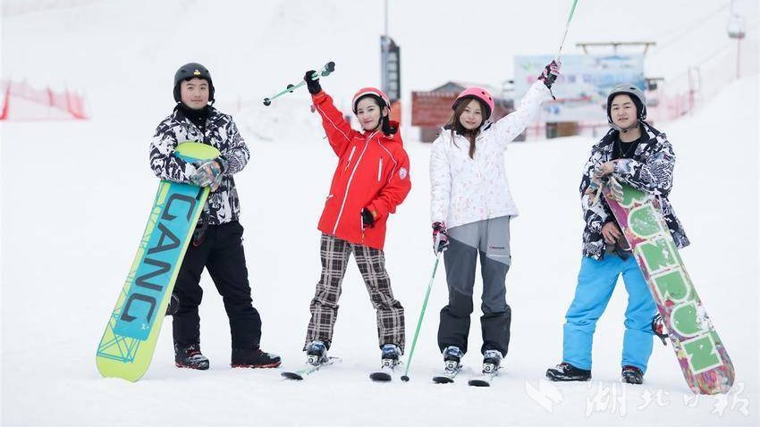 今日开板！神农架国际滑雪场开门迎客