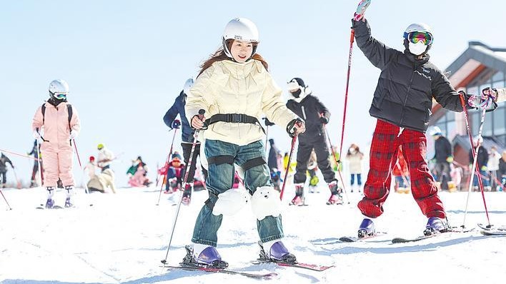 “冰雪运动+”点燃冬季旅游热情