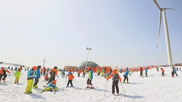 欢乐冰雪季 宜昌百里荒滑雪场开板