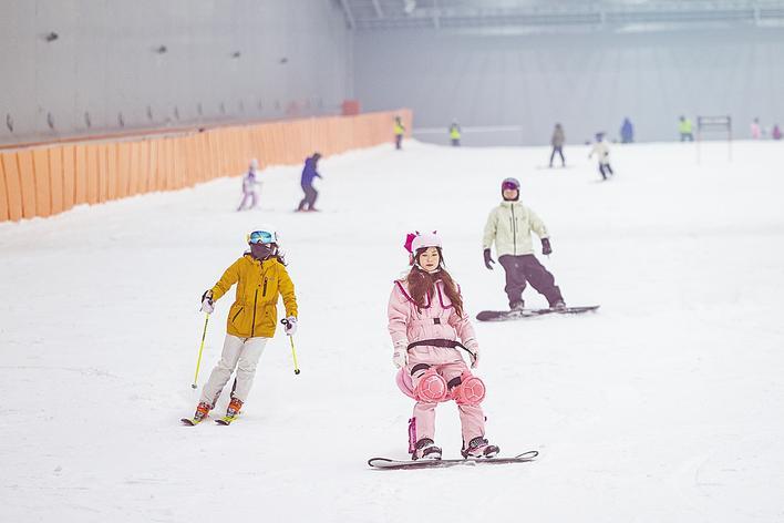 外地客打“動的”來黃陂滑雪